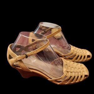 Naturalizer heeled sandals 7.5  Leather uppers Tan VGC